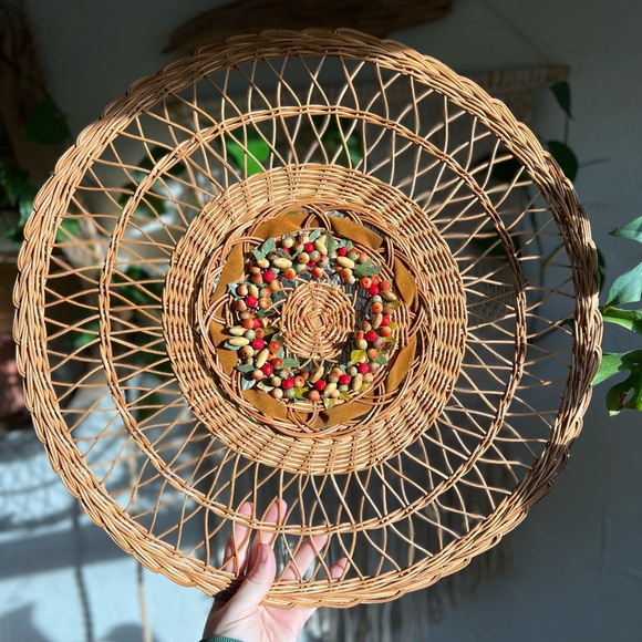 Vintage Woven Wall Basket Boho Wicker Decor | Round Wall Hanging Berry Wreath - Picture 4 of 4